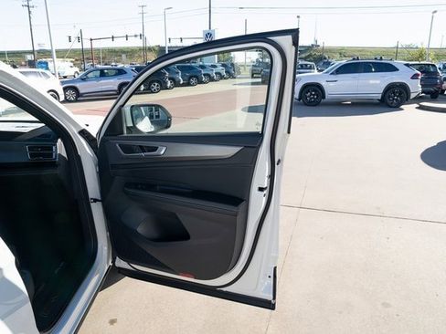 New 2026 Volkswagen Atlas Cross Sport SE image 15