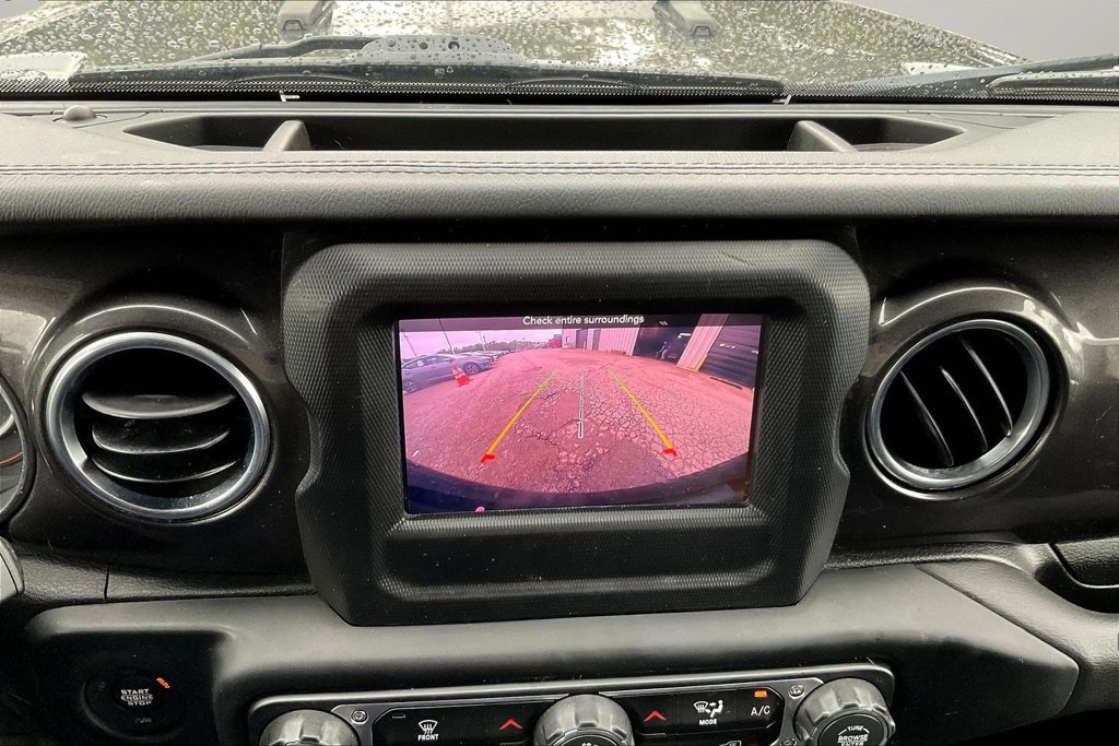Used 2021 Jeep Wrangler Unlimited Sahara AWD/4WD image 14
