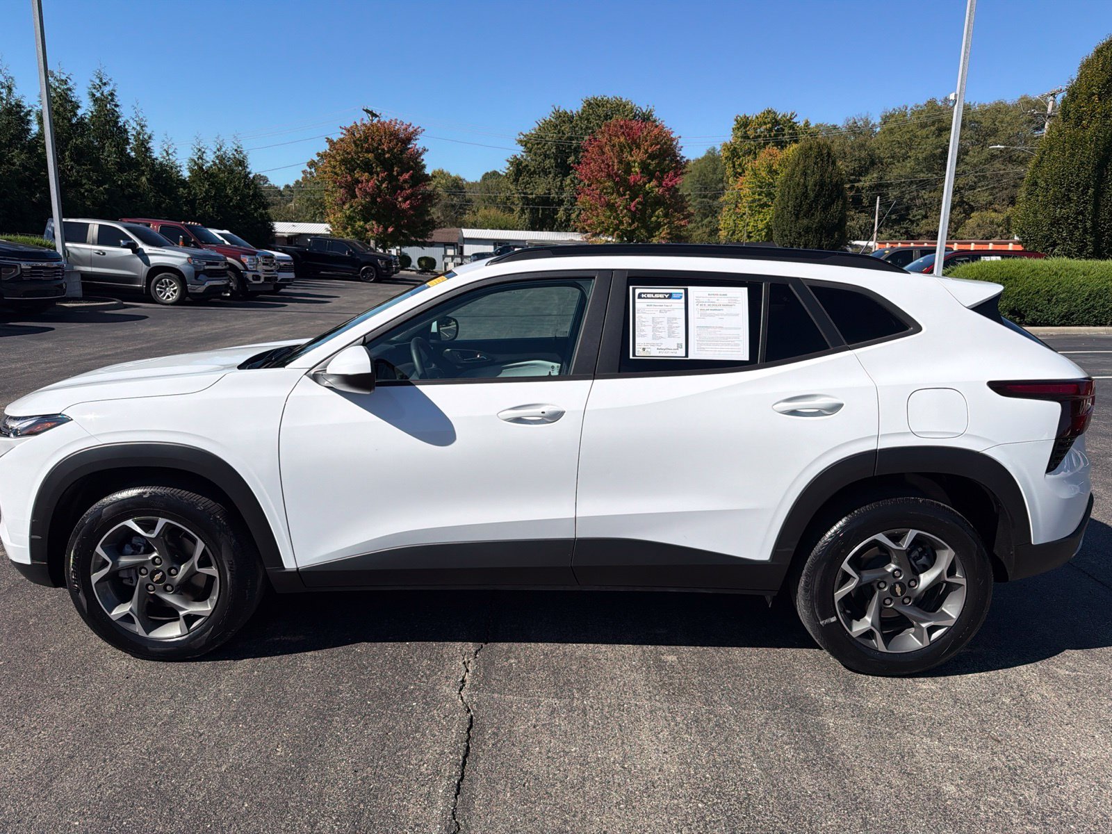 Used 2025 Chevrolet Trax LT w/ Driver Confidence Package FWD image 2