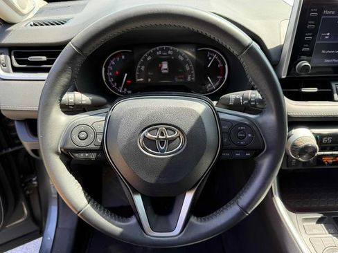 Used 2020 Toyota RAV4 Limited image 17