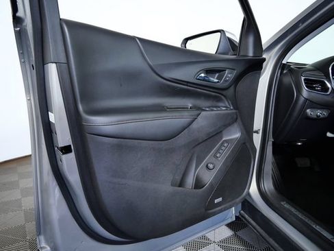 Used 2018 Chevrolet Equinox Premier AWD/4WD image 16