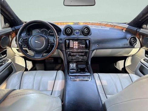 Used 2012 Jaguar XJ image 19