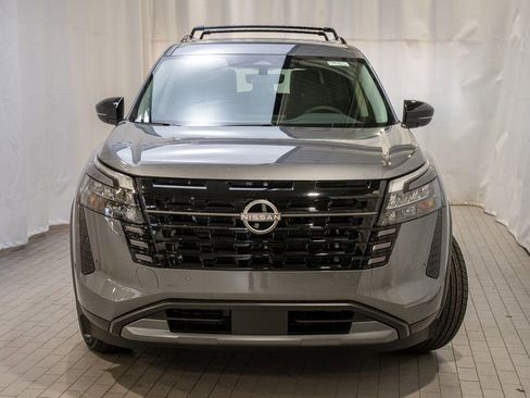 New 2026 Nissan Pathfinder SL image 2