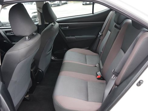 Used 2018 Toyota Corolla LE image 11