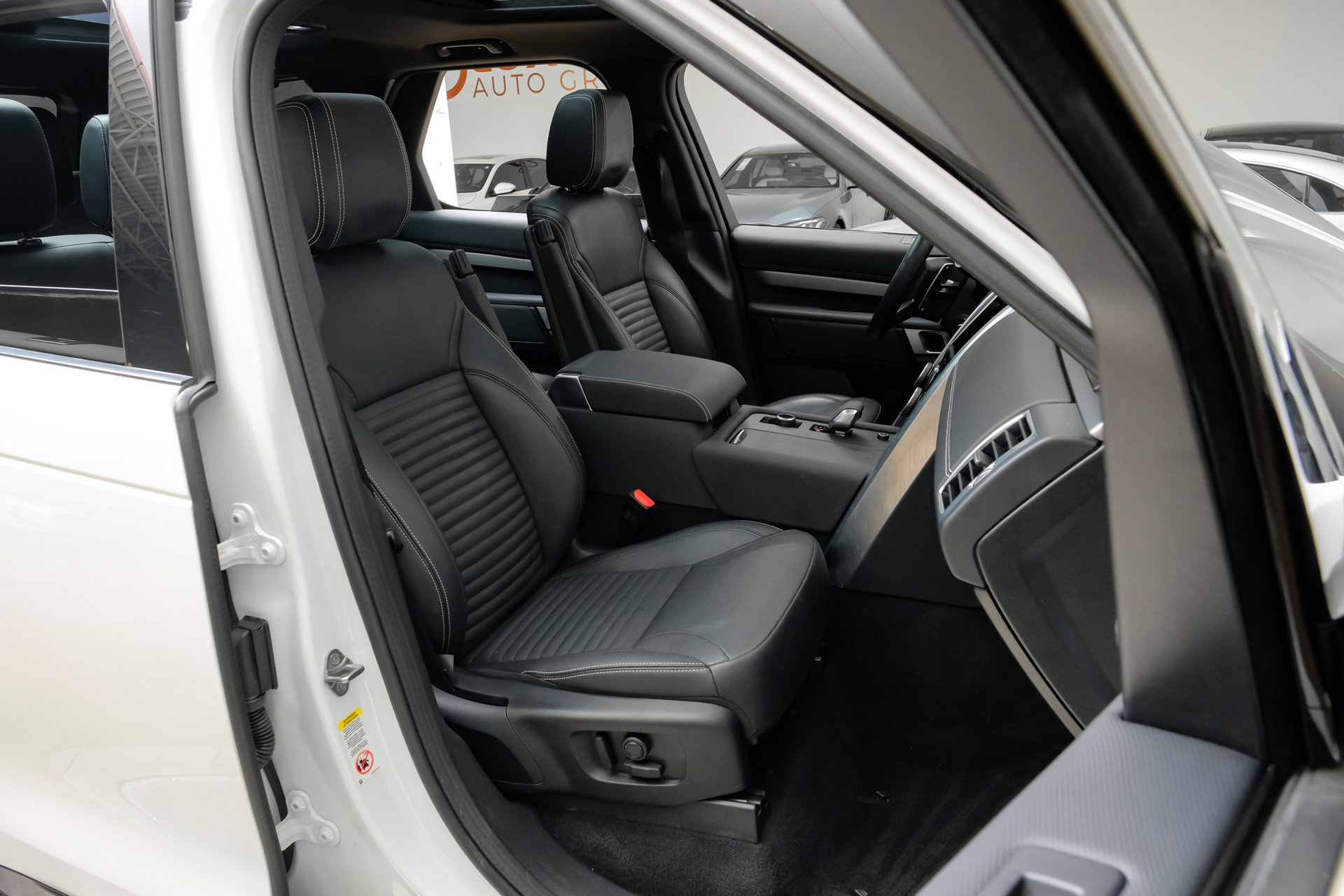 Used 2023 Land Rover Discovery S R-Dynamic AWD/4WD image 38