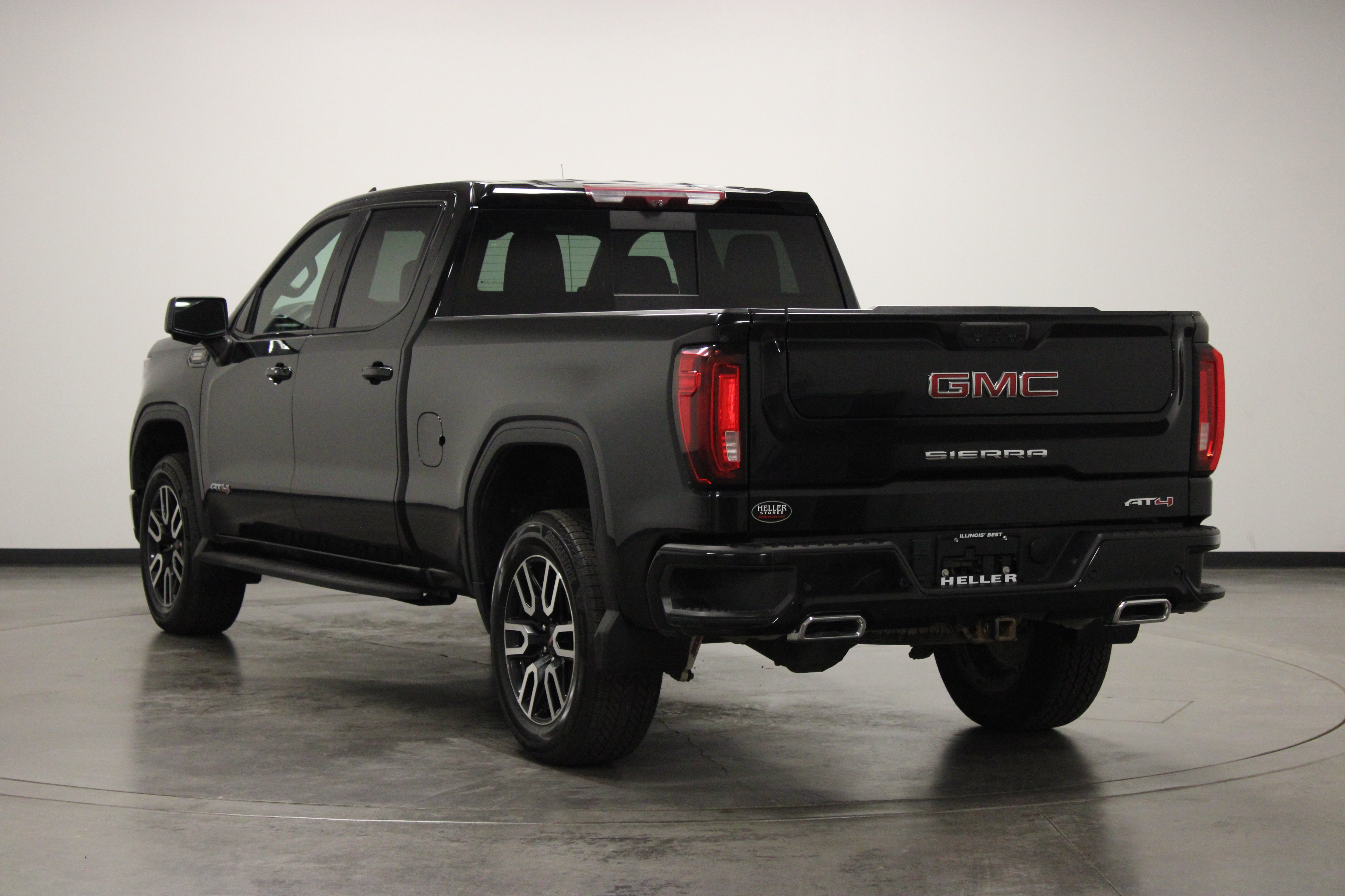 Used 2023 GMC Sierra 1500 AT4 w/ Technology Package AWD/4WD image 6
