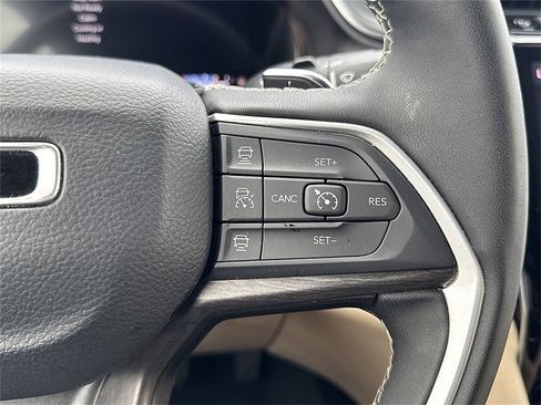 Certified 2024 Jeep Grand Cherokee Limited image 13