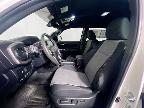 Used 2023 Toyota Tacoma TRD Off-Road image 14