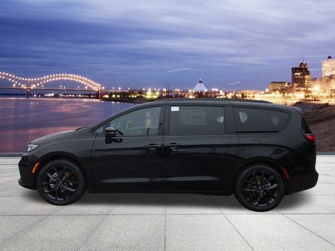 New 2026 Chrysler Pacifica Limited w/ Uconnect Theater Family Group image 2