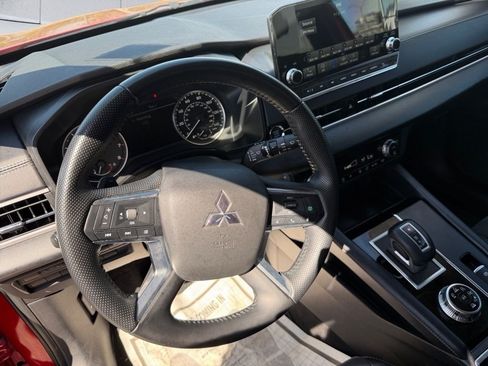 Used 2023 Mitsubishi Outlander SE AWD/4WD image 12