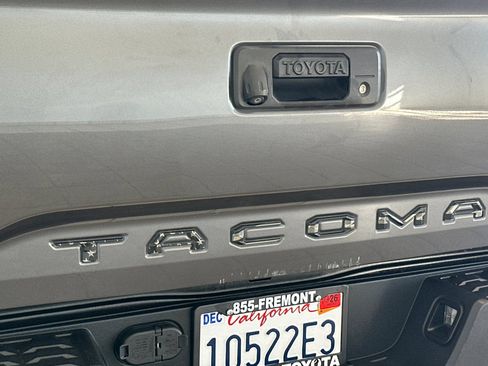 Certified 2017 Toyota Tacoma TRD Off-Road w/ Tow Package AWD/4WD image 26