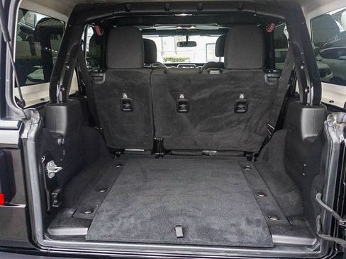 Used 2018 Jeep Wrangler Unlimited Rubicon AWD/4WD image 25