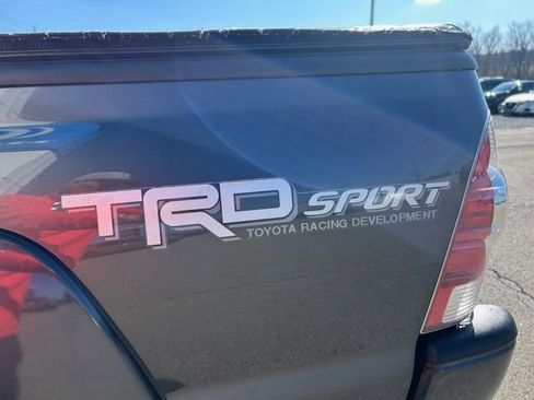 Used 2015 Toyota Tacoma 4x4 Double Cab w/ TRD Sport Package image 5