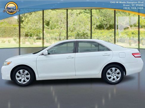 Used 2010 Toyota Camry LE FWD image 20