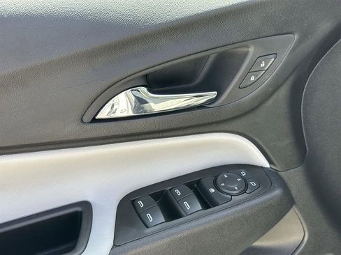 Used 2022 Chevrolet Equinox LS image 21