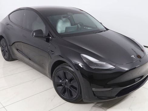 Used 2025 Tesla Model Y Long Range image 17