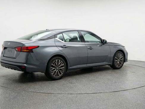 Used 2025 Nissan Altima 2.5 SV FWD image 9