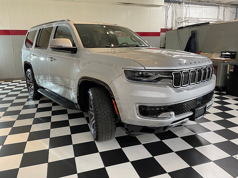 Used 2022 Jeep Wagoneer Series III w/ Rear Seat Video Group 1 AWD/4WD image 3