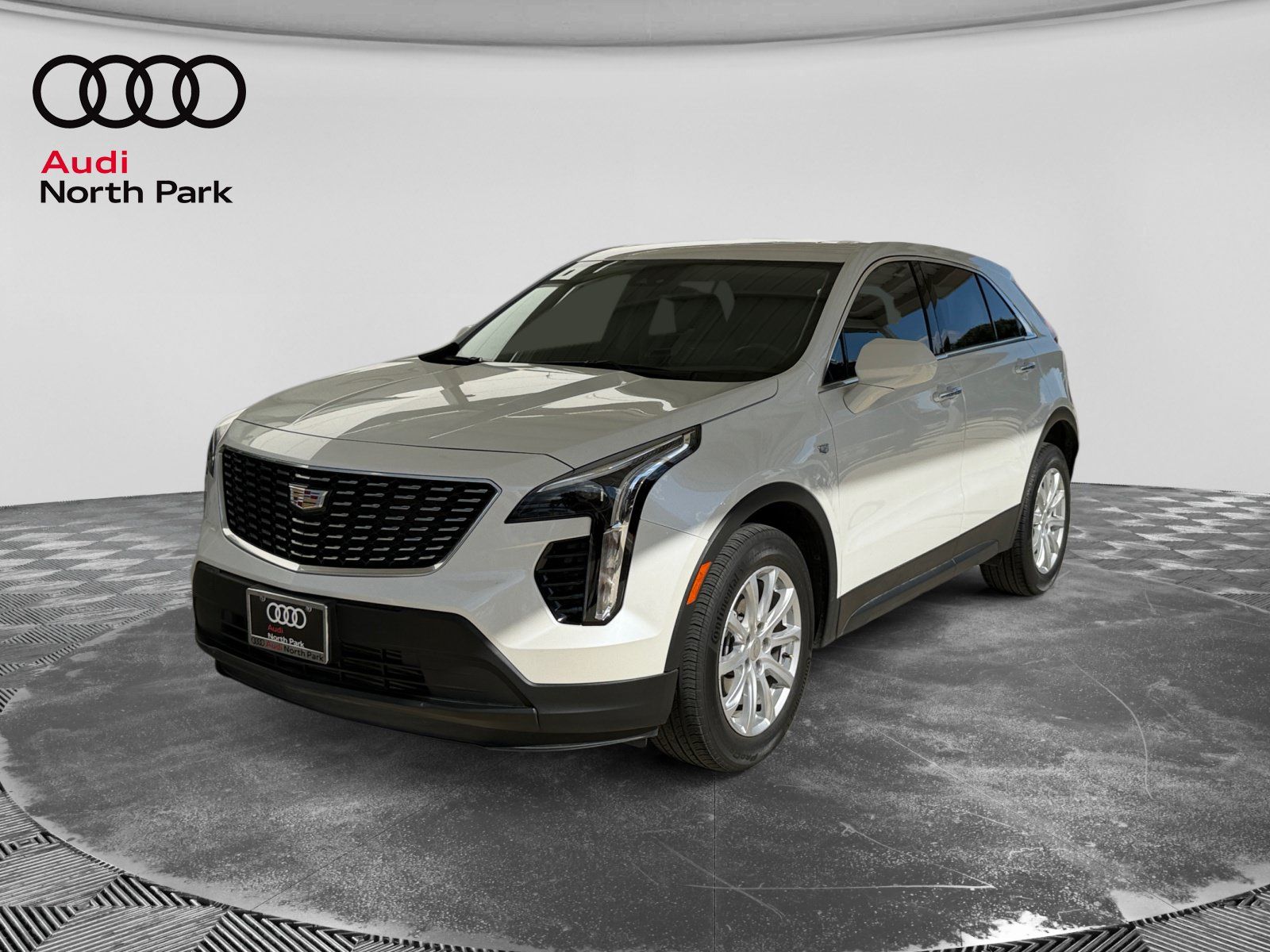 Used 2023 Cadillac XT4 Luxury w/ Cold Weather Package FWD image 1