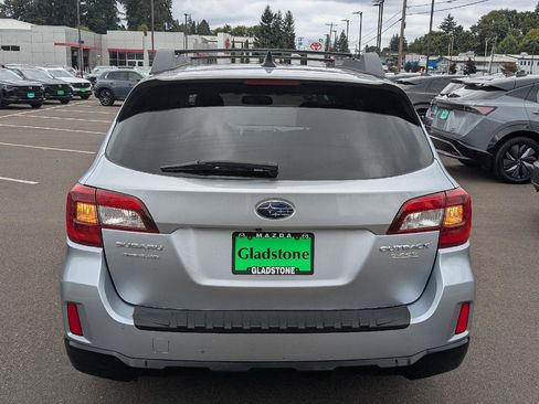 Used 2016 Subaru Outback 2.5i Limited AWD/4WD image 5