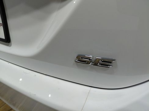 Used 2023 Toyota Camry SE image 11