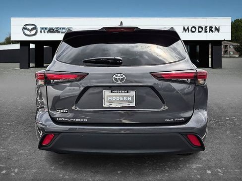 Used 2024 Toyota Highlander XLE AWD/4WD image 4