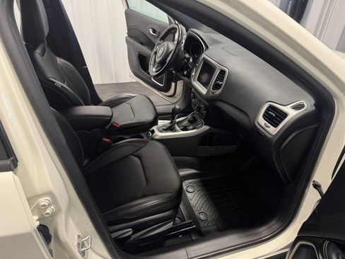 Used 2021 Jeep Compass Latitude w/ Driver Assistance Group AWD/4WD image 20