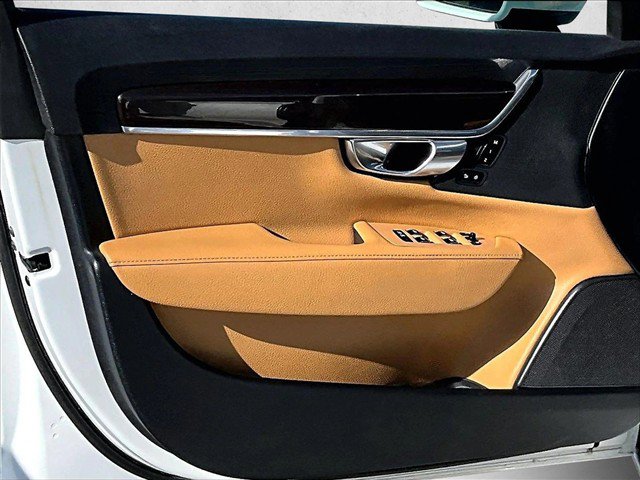 Used 2018 Volvo S90 T5 Momentum w/ Convenience Package FWD image 17