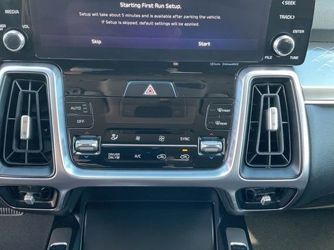 Used 2023 Kia Sorento EX image 17