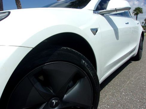 Used 2019 Tesla Model 3 Standard Range Plus image 5