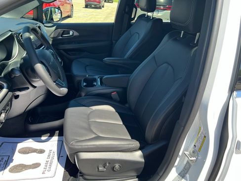 New 2027 Chrysler Pacifica Select FWD image 22