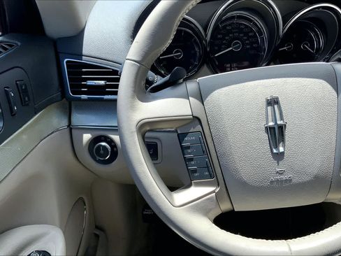 Used 2010 Lincoln MKT 2WD image 23