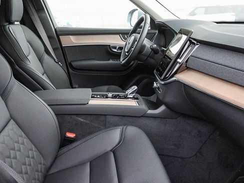 New 2026 Volvo XC90 B5 Core image 17