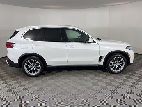 Certified 2024 BMW X5 xDrive40i w/ Premium Package image 3