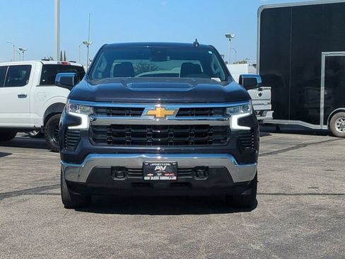 Used 2023 Chevrolet Silverado 1500 LT AWD/4WD image 3