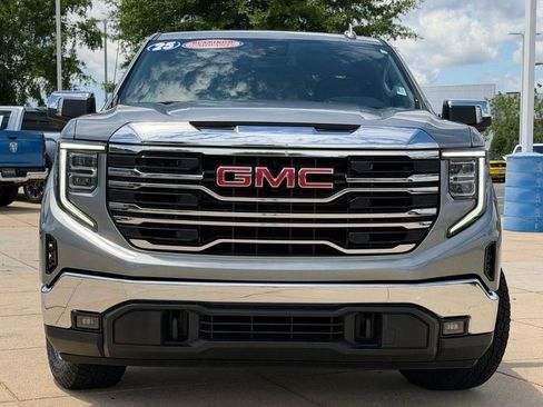 Used 2025 GMC Sierra 1500 SLT AWD/4WD image 2
