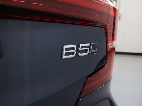 Used 2023 Volvo S60 B5 Core AWD/4WD image 11