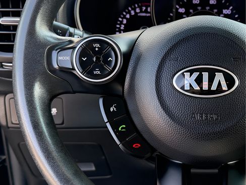 Used 2015 Kia Soul FWD image 12