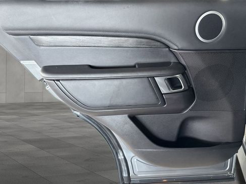 Used 2018 Land Rover Discovery HSE Luxury image 25