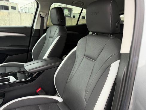 Used 2025 Buick Envision Sport Touring image 17