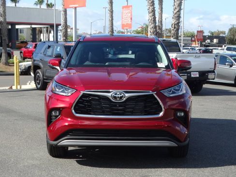 New 2026 Toyota Highlander Platinum AWD/4WD image 3