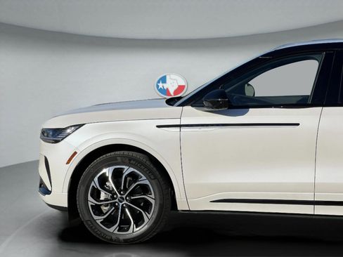 New 2026 Lincoln Nautilus Reserve image 12