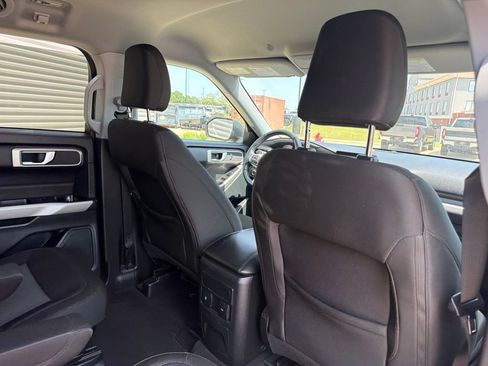 Used 2024 Ford Explorer XLT AWD/4WD image 18