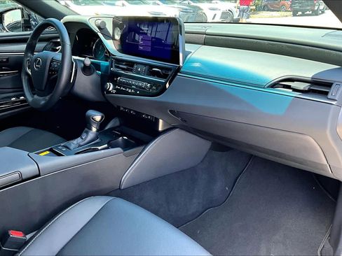 Used 2025 Lexus ES 300h w/ Premium Package FWD image 19
