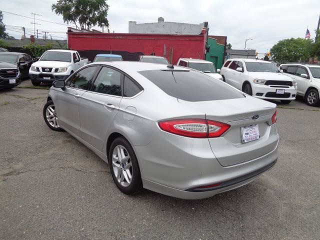 Used 2016 Ford Fusion SE FWD image 4