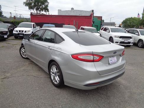 Used 2016 Ford Fusion SE FWD image 4
