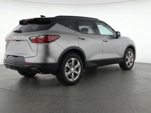 Used 2025 Chevrolet Blazer LT FWD image 9