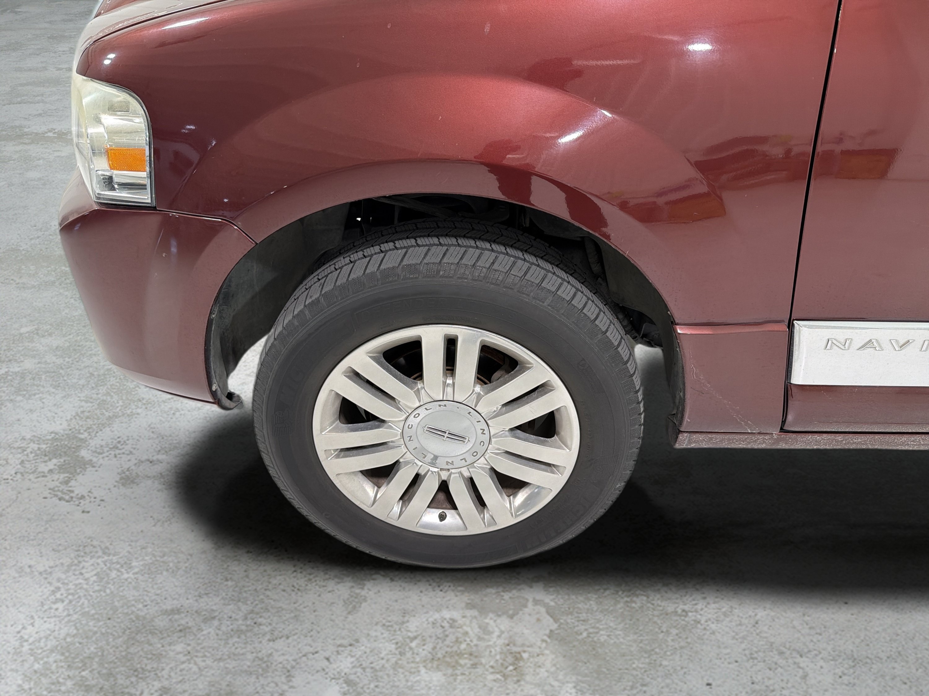 Used 2012 Lincoln Navigator 2WD image 21