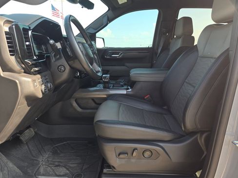 Used 2025 Chevrolet Silverado 1500 ZR2 w/ Technology Package AWD/4WD image 9