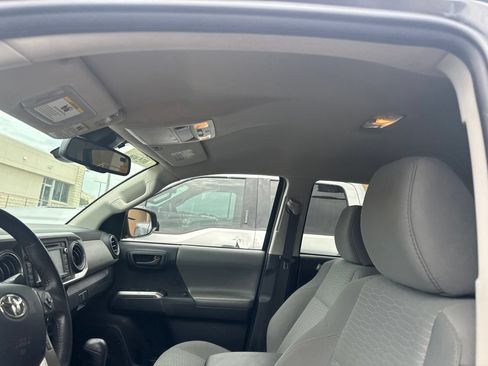 Used 2018 Toyota Tacoma SR5 RWD image 9